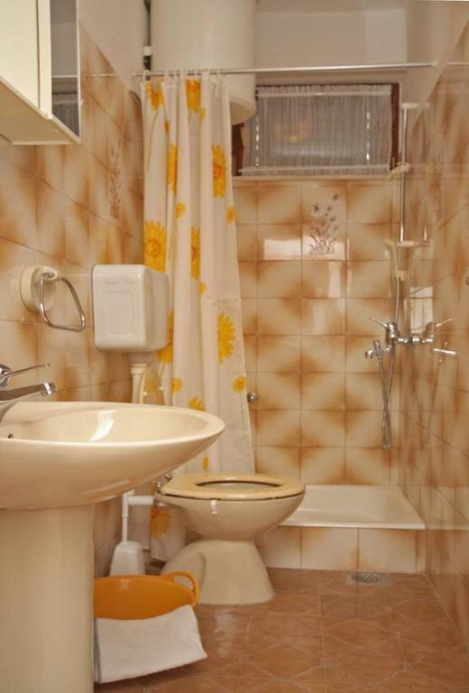Apartmani Ujdur Omiš Exterior foto